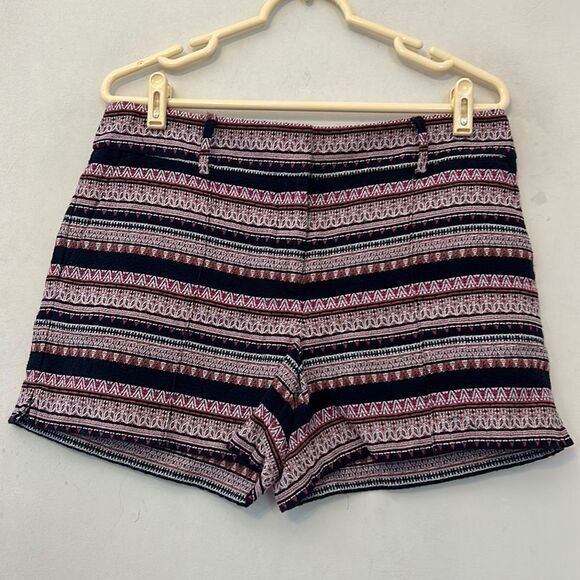 LOFT Pants - Loft pink navy patterned shorts with side slits Size 6